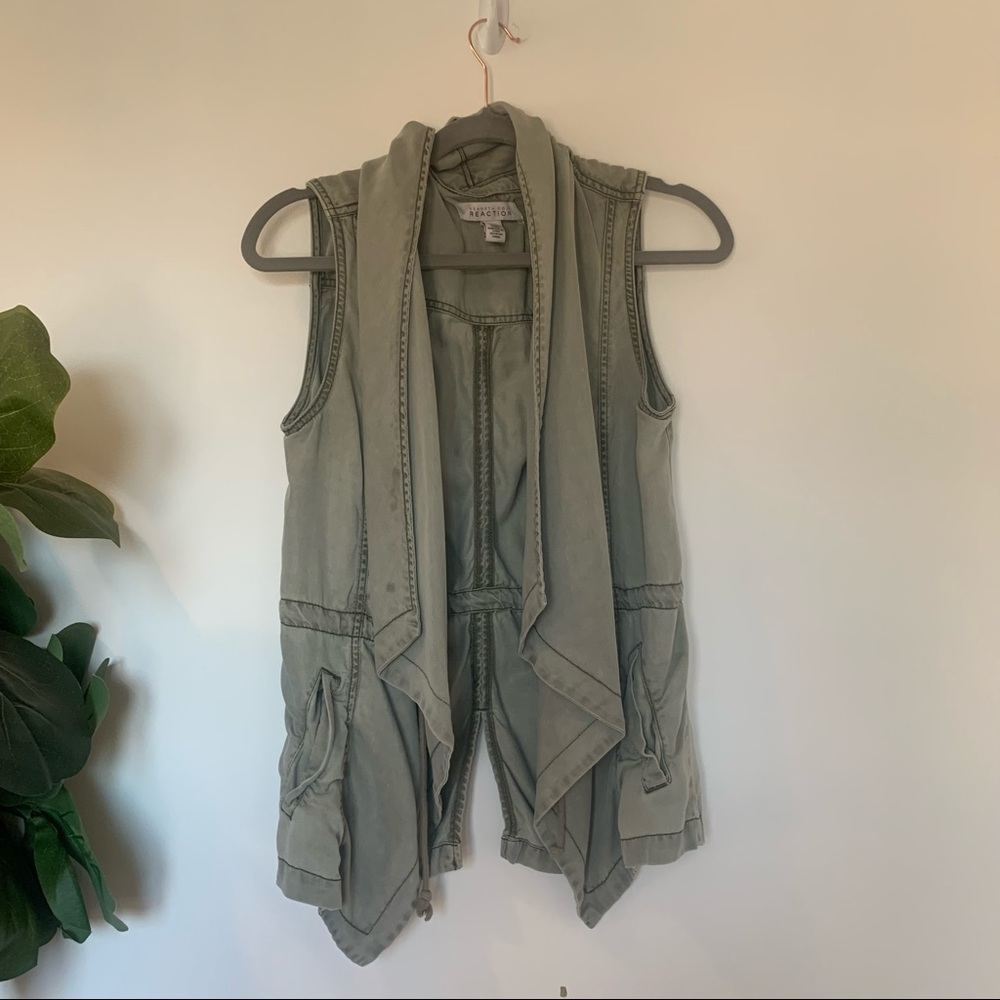 Sleeveless jackets with pockets